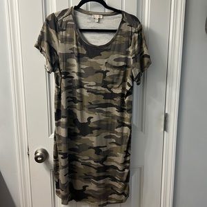 1XL Eliane Rose Camo Tshirt dress